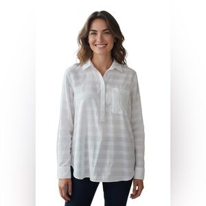 Tommy Hilfiger 💯% cotton Boyfriend Fit striped long sleeve pull over shirt